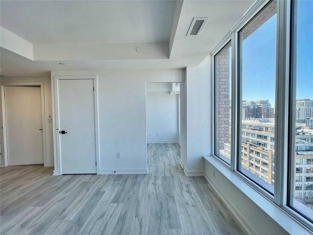 1106 - 2 Augusta Ave, Condo with 2 bedrooms, 1 bathrooms and 0 parking in Toronto ON | Image 2