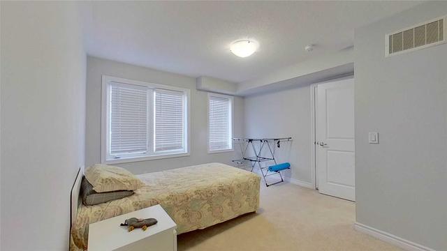 16 - 2500 Hill Rise Crt, Townhouse with 2 bedrooms, 2 bathrooms and 1 parking in Oshawa ON | Image 3