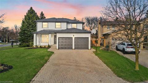 17 Barbican Drive, St. Catharines, ON, L2T4A1 | Card Image