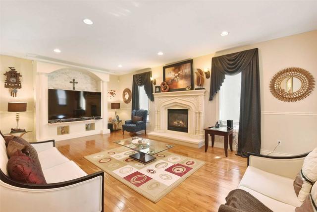 1042 Huntington Blvd, House detached with 5 bedrooms, 5 bathrooms and 5 parking in Lakeshore ON | Image 3