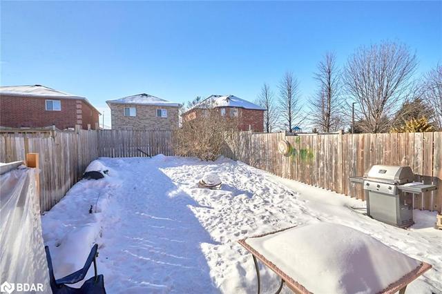 283 Dunsmore Lane, House attached with 4 bedrooms, 2 bathrooms and 2 parking in Barrie ON | Image 12
