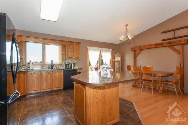 4045 Highway 17 Highway, House detached with 3 bedrooms, 3 bathrooms and 10 parking in Ottawa ON | Image 11