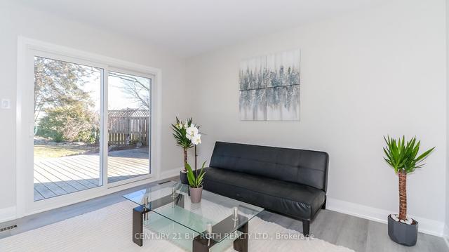 251 Wellesworth Dr, House detached with 3 bedrooms, 5 bathrooms and 5 parking in Toronto ON | Image 11