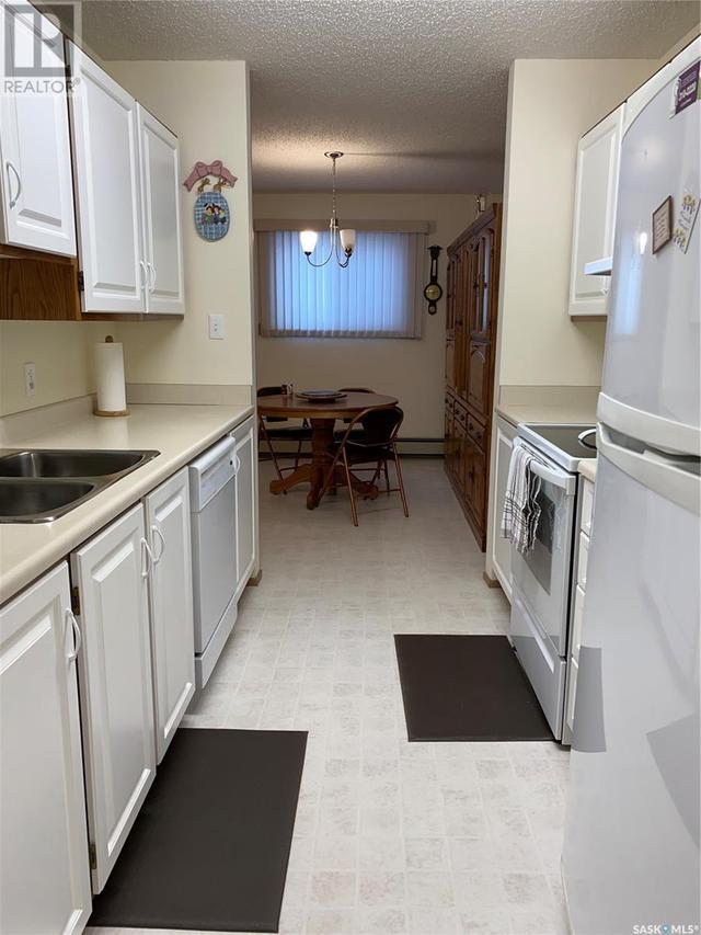 304 - 311 W 1st Street, Condo with 3 bedrooms, 2 bathrooms and null parking in Rosetown SK | Image 3