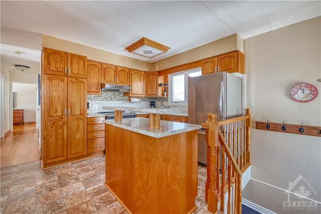 129 Alpine Street, House detached with 2 bedrooms, 2 bathrooms and 8 parking in Ottawa ON | Image 9