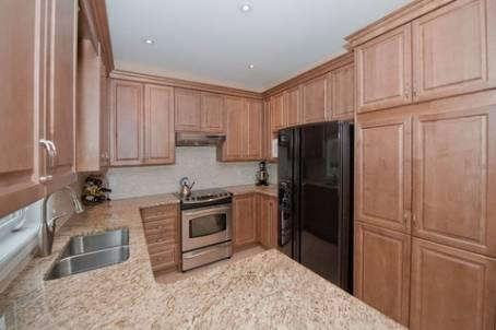 81 St Urbain Dr, House detached with 4 bedrooms, 3 bathrooms and 4 parking in Vaughan ON | Image 4