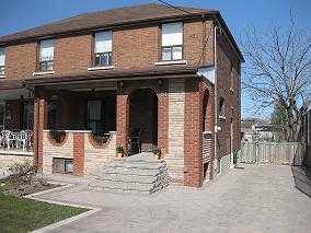 81 Spears St, House semidetached with 3 bedrooms, 2 bathrooms and 4 parking in Toronto ON | Image 1