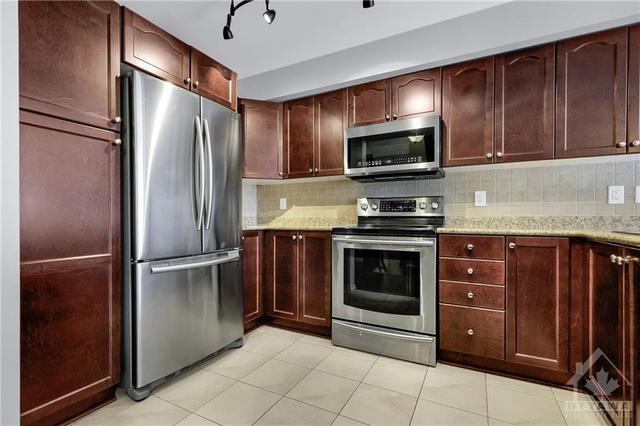 313 Laguna Street, Townhouse with 3 bedrooms, 3 bathrooms and 4 parking in Ottawa ON | Image 7