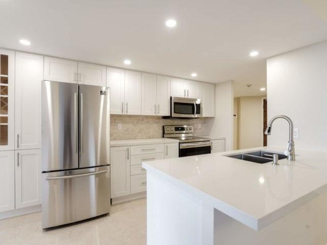 906 - 10 Kenneth Ave, Condo with 2 bedrooms, 2 bathrooms and 1 parking in Toronto ON | Image 8
