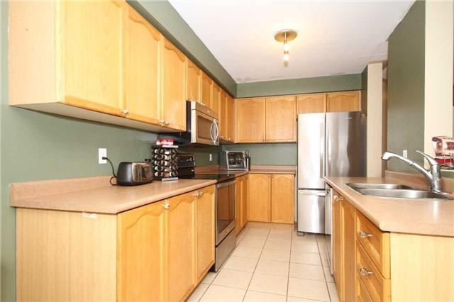 36 Cottingham Cres, House detached with 3 bedrooms, 2 bathrooms and 2 parking in Oshawa ON | Image 3