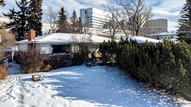 3708 8 Avenue Nw, House detached with 3 bedrooms, 1 bathrooms and 3 parking in Calgary AB | Image 2