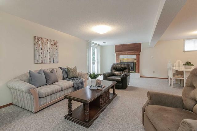 2405 Malcolm Cres, House detached with 3 bedrooms, 2 bathrooms and 3 parking in Burlington ON | Image 25