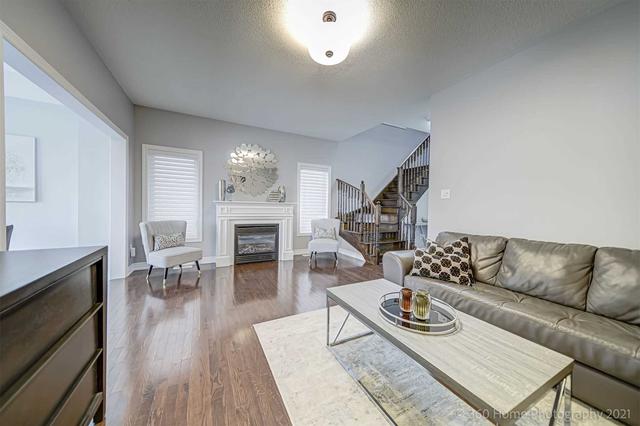 80 Gentile Circ, House semidetached with 3 bedrooms, 3 bathrooms and 3 parking in Vaughan ON | Image 11