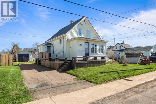405 Poplar Avenue, House detached with 2 bedrooms, 1 bathrooms and null parking in Summerside PE | Card Image