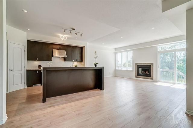 1074 Northgraves Crescent, Townhouse with 3 bedrooms, 4 bathrooms and 4 parking in Ottawa ON | Image 5