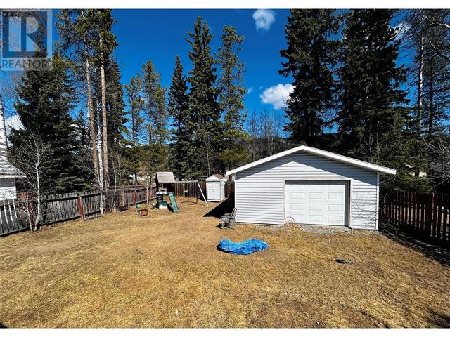 139 Fellers Avenue, House detached with 5 bedrooms, 1 bathrooms and 1 parking in Tumbler Ridge BC | Image 16