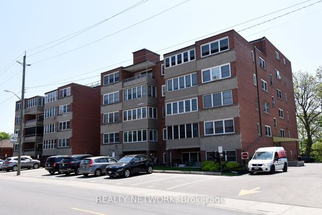 402 - 9 Grant Blvd, Condo with 2 bedrooms, 1 bathrooms and 1 parking in Hamilton ON | Image 1