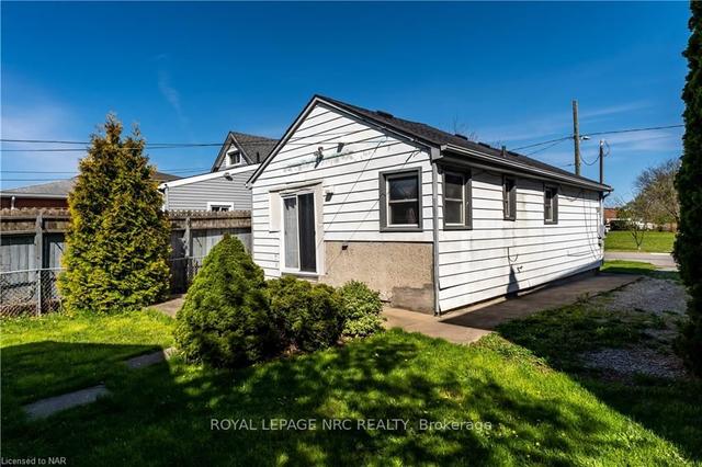 70 Chetwood St, House detached with 2 bedrooms, 1 bathrooms and 1 parking in St. Catharines ON | Image 18