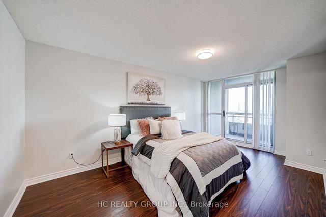 2807 - 18 Parkview Ave, Condo with 3 bedrooms, 2 bathrooms and 1 parking in Toronto ON | Image 13
