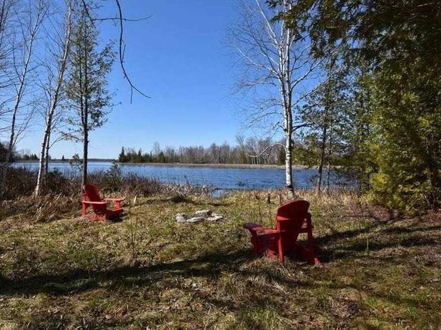 286 Mcguire Beach Rd, House detached with 3 bedrooms, 3 bathrooms and 14 parking in Kawartha Lakes ON | Image 1
