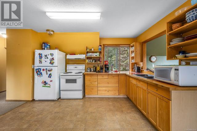 8185 Island Hwy S, House detached with 4 bedrooms, 4 bathrooms and 6 parking in Comox Valley A BC | Image 71