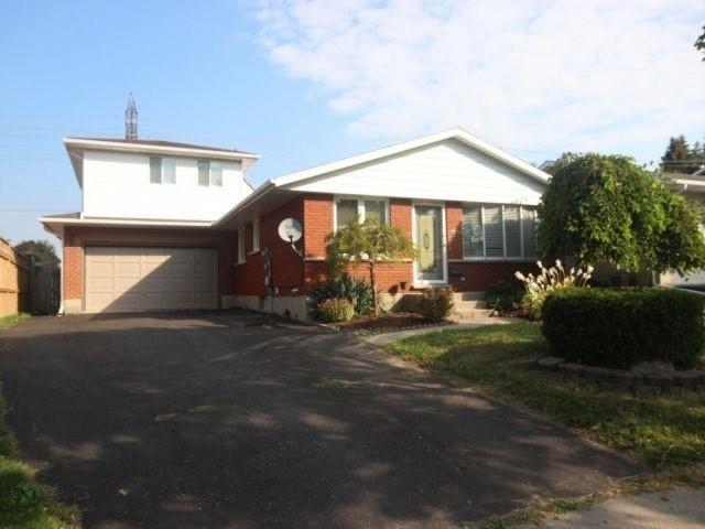 76 Dunsmere Dr, House detached with 3 bedrooms, 3 bathrooms and 4 parking in Kitchener ON | Image 1