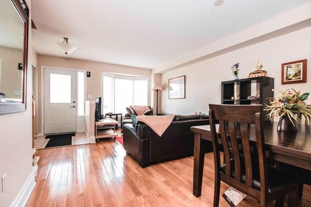 2 Kenyon Cres, House semidetached with 3 bedrooms, 3 bathrooms and 2 parking in Grimsby ON | Image 3