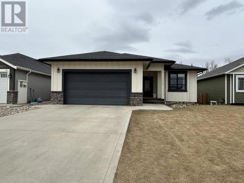 10212 118 Avenue, House detached with 4 bedrooms, 3 bathrooms and null parking in Fort St. John BC | Card Image