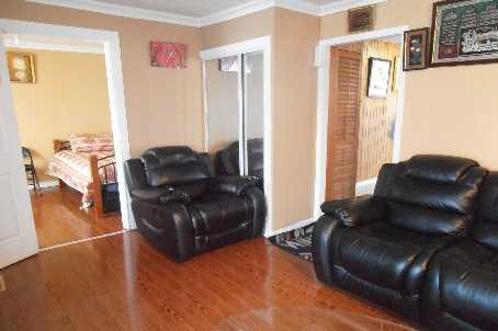 3040 Mcnaughton Ave, House detached with 2 bedrooms, 1 bathrooms and 3 parking in Mississauga ON | Image 4