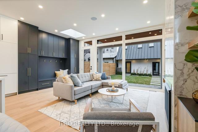 303 Wychwood Ave, House detached with 4 bedrooms, 7 bathrooms and 1 parking in Toronto ON | Image 32