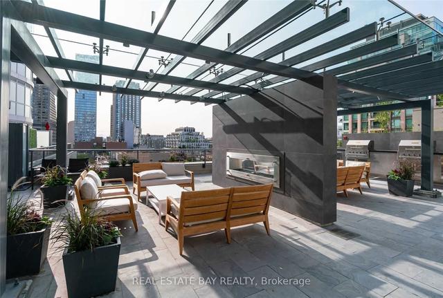 404 - 88 Cumberland St, Condo with 2 bedrooms, 2 bathrooms and 1 parking in Toronto ON | Image 4