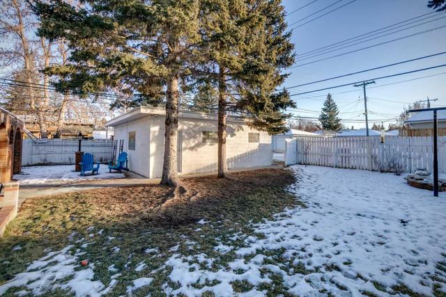 145 Hanover Road Sw, House detached with 3 bedrooms, 2 bathrooms and 4 parking in Calgary AB | Image 44