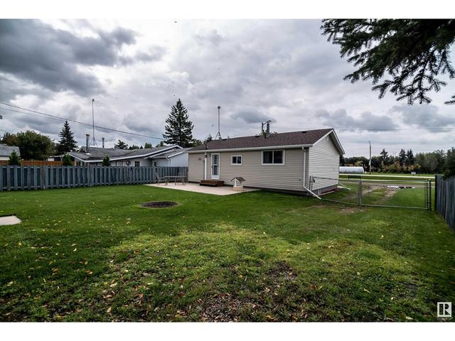 4527 47 St, House detached with 2 bedrooms, 1 bathrooms and null parking in Alberta Beach AB | Image 11