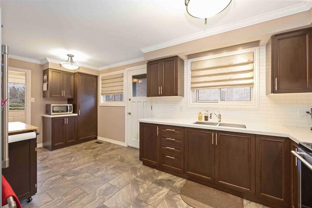 774 Embassy Ave, House semidetached with 3 bedrooms, 2 bathrooms and 2 parking in Mississauga ON | Image 3