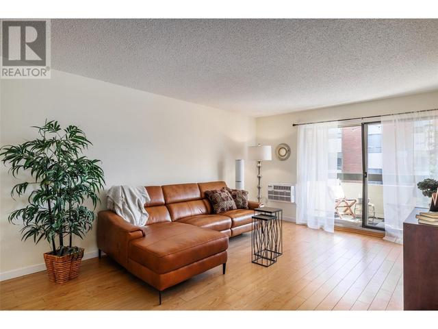 203 - 1056 Bernard Avenue, Condo with 2 bedrooms, 2 bathrooms and null parking in Kelowna BC | Image 2