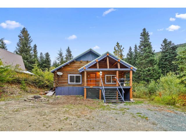 46901 Sakwi Creek Road, House detached with 4 bedrooms, 2 bathrooms and null parking in Fraser Valley C BC | Image 4