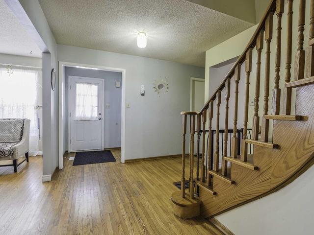 12 La Rose Crt, House detached with 4 bedrooms, 4 bathrooms and 4 parking in Brampton ON | Image 3