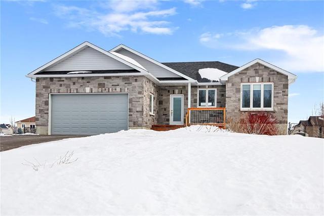 3327 Morningmist Way, House detached with 4 bedrooms, 3 bathrooms and 6 parking in Ottawa ON | Image 1