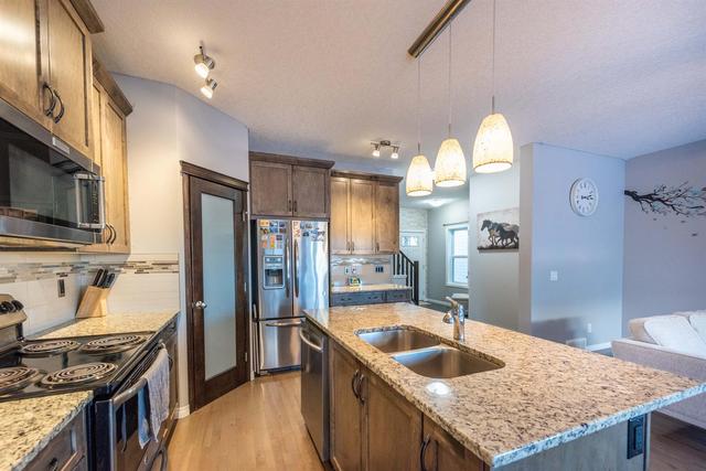 20 Hillcrest Link Sw, House detached with 3 bedrooms, 2 bathrooms and 4 parking in Calgary AB | Image 7