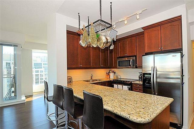 2702 - 628 Fleet St, Condo with 2 bedrooms, 2 bathrooms and 1 parking in Toronto ON | Image 2