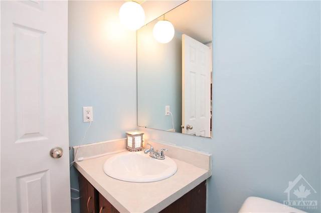 28 - 42 Compata Way, Townhouse with 3 bedrooms, 2 bathrooms and 2 parking in Ottawa ON | Image 3