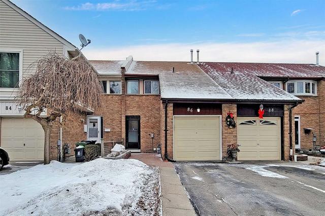 86 Croach Cres, House attached with 3 bedrooms, 3 bathrooms and 2 parking in Toronto ON | Image 1