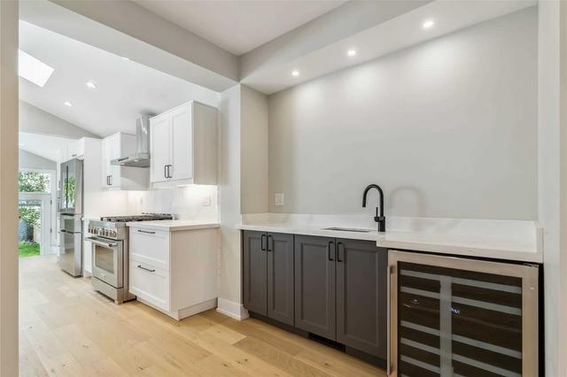 49 Sixth St, House detached with 3 bedrooms, 3 bathrooms and 1 parking in Toronto ON | Image 4