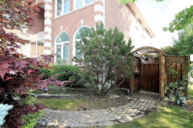 32 Lady Lynn Cres, House detached with 5 bedrooms, 5 bathrooms and 4 parking in Richmond Hill ON | Image 12