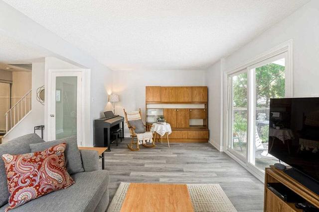 14 Hero Sq, House detached with 3 bedrooms, 1 bathrooms and 2 parking in Brampton ON | Image 5