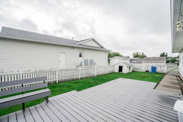 11848 102 Avenue, House detached with 5 bedrooms, 1 bathrooms and 5 parking in Fairview AB | Image 15