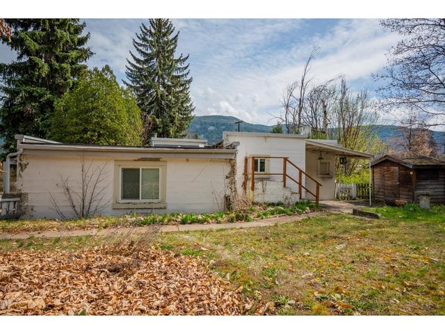2624 Columbia Avenue, House detached with 3 bedrooms, 2 bathrooms and 6 parking in Castlegar BC | Image 47