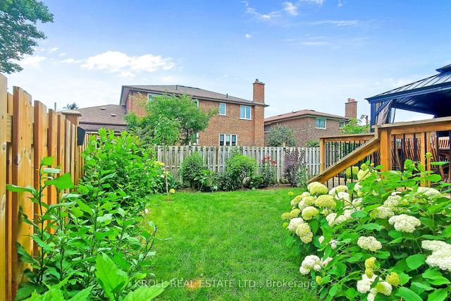 25 Muir Ave, House detached with 4 bedrooms, 5 bathrooms and 6 parking in Toronto ON | Image 35