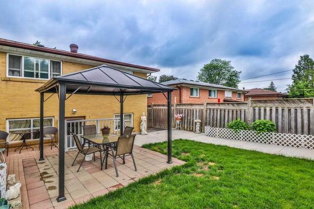 37 Grange Dr, House semidetached with 3 bedrooms, 2 bathrooms and 4 parking in Brampton ON | Image 18