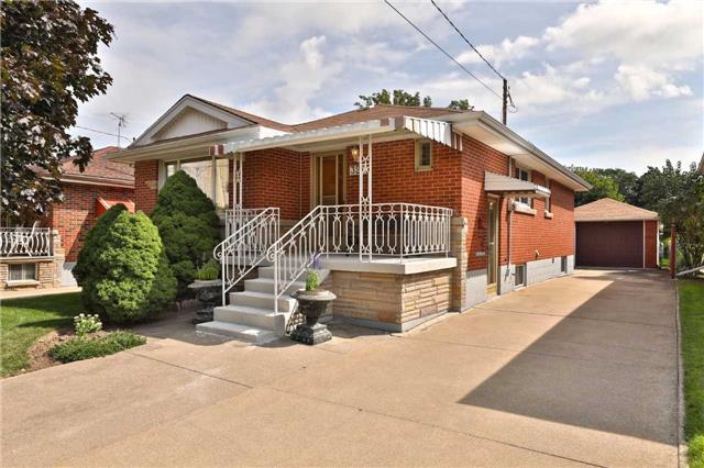 321 East 42nd St, House detached with 3 bedrooms, 2 bathrooms and 5 parking in Hamilton ON | Image 3